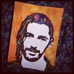 ...к слову о слуховых оргазмах... Тут внешние симпатии неважны вовсе. Так было с Алексом Клэром и его "Too close", теперь вот с новым героем по имени Хозиер и его "Take me to church". Знаю я о нём, можно считать, что ничего, но голос, голос... В общем - это голос, и пока это всё, что нужно знать... А красота у музыканта очень необычная... Вроде простой на вид парень, кажется даже, что скромняга и бывший ботан (не смотри, что из весёлого ирландского народа), а в глазах - омуты с лепреконами... #хозиер #портрет #рисунок #попарт #фанарт #певец #мужчина #арт #музыкант #скетч #акварель #ирландец #hozier #musician #art #portrait #fanart #popart #picture #illustration #sketch #singer #man #handsome #silhouette #watercolor #irish #takemetochurch #heargasm @hozier